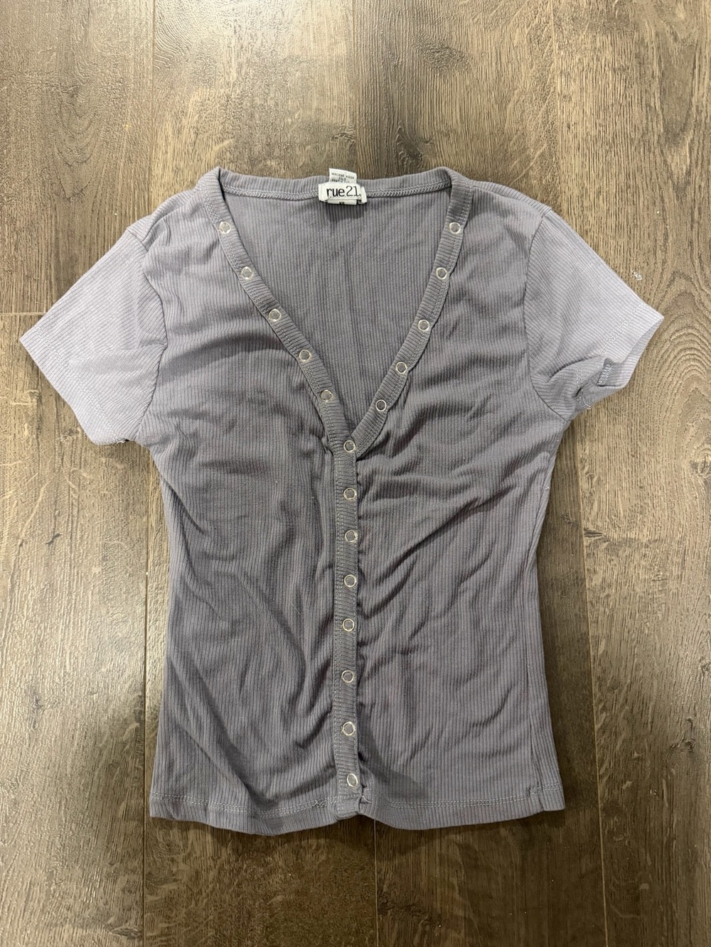 rue21 Gray Ribbed Button-Front Short Sleeve Top